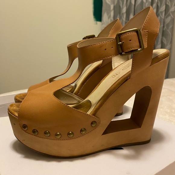 ALDO Women's Tan Baraby Cut Out T Bar Wedge Sandals - Picture 5 of 13